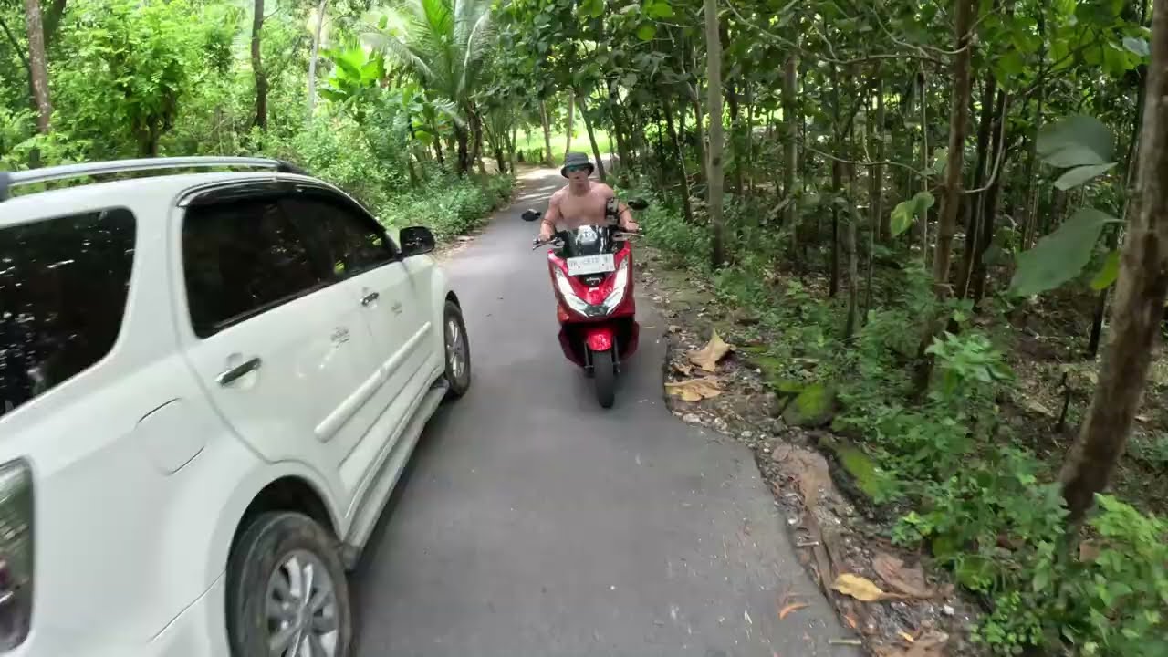 Nusa Penida Moped Riding