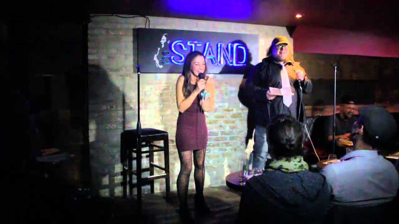 Nerdy Comedian Destroys Hot Chick Comedian In a Roast Competition