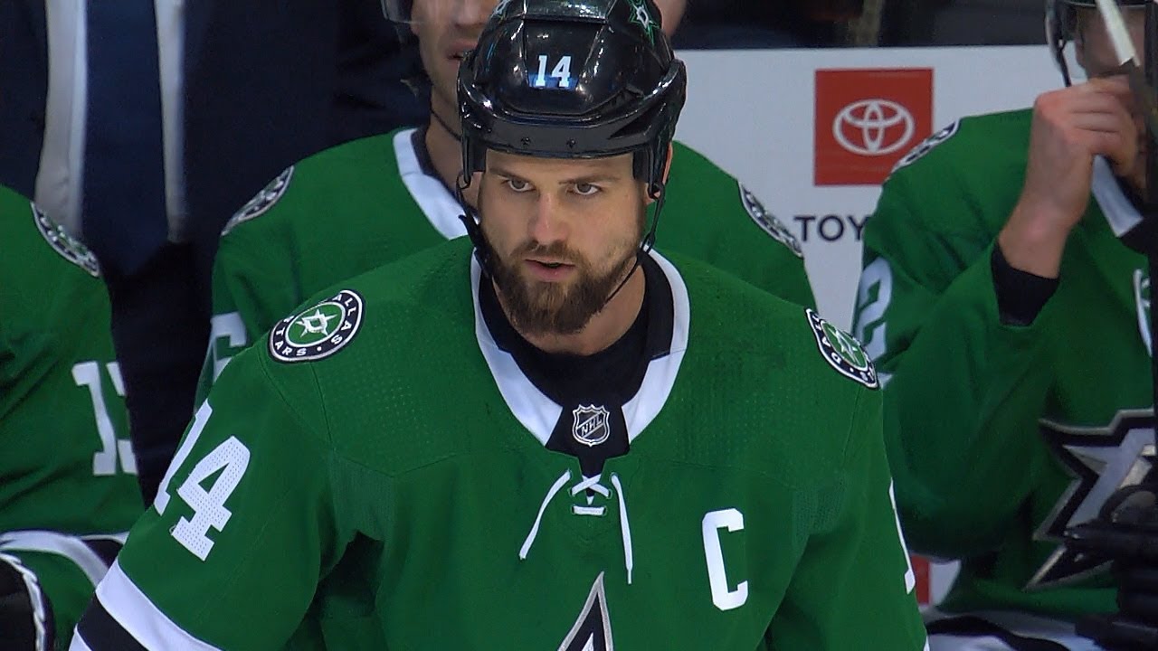 Jamie Benn steamrolls Rantanen with thunderous hit