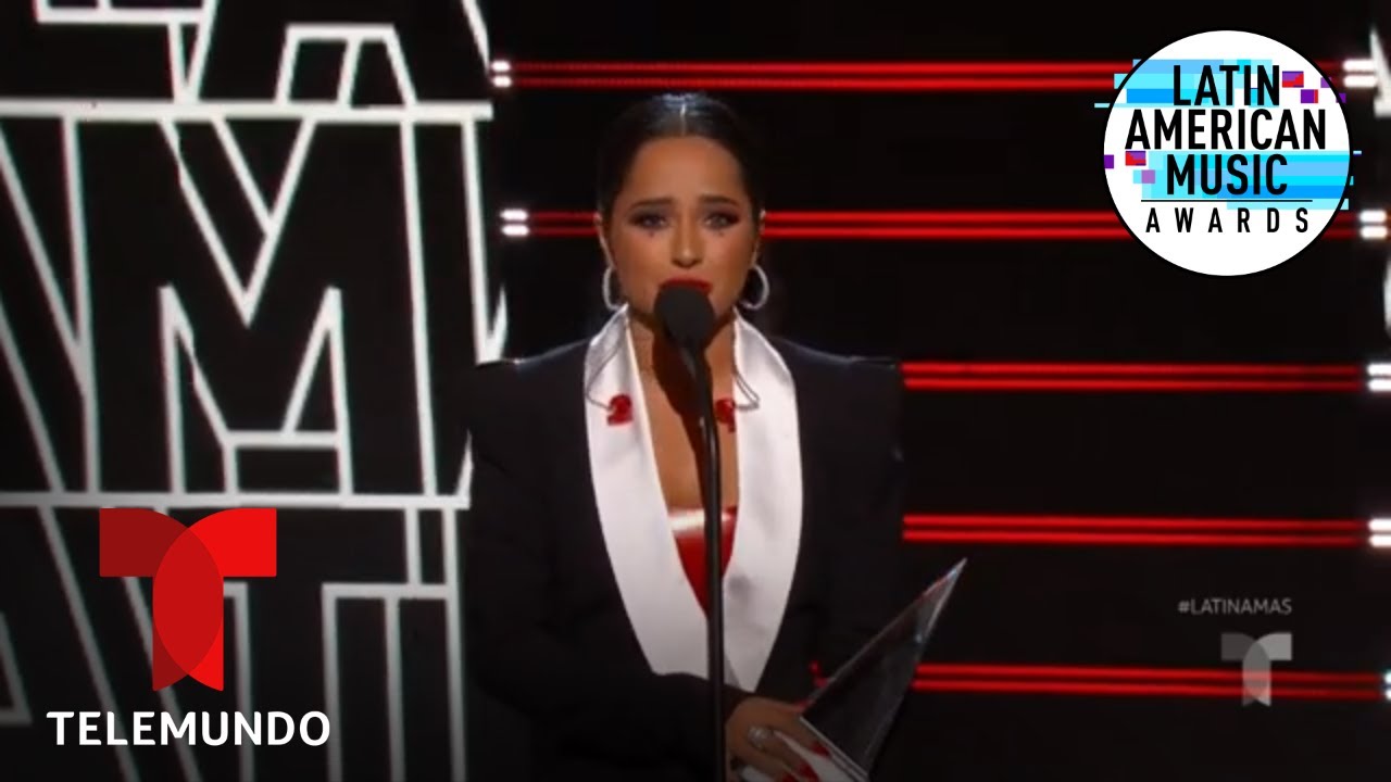 Becky G gana el premio Evolución Extraordinaria en los Latin AMAs 2019 | Latin AMAs 2019