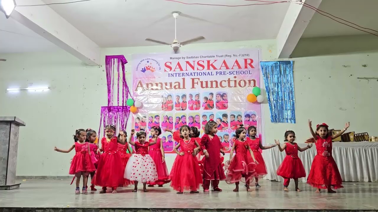 Mere Papa Song cute dance by Pre School Students