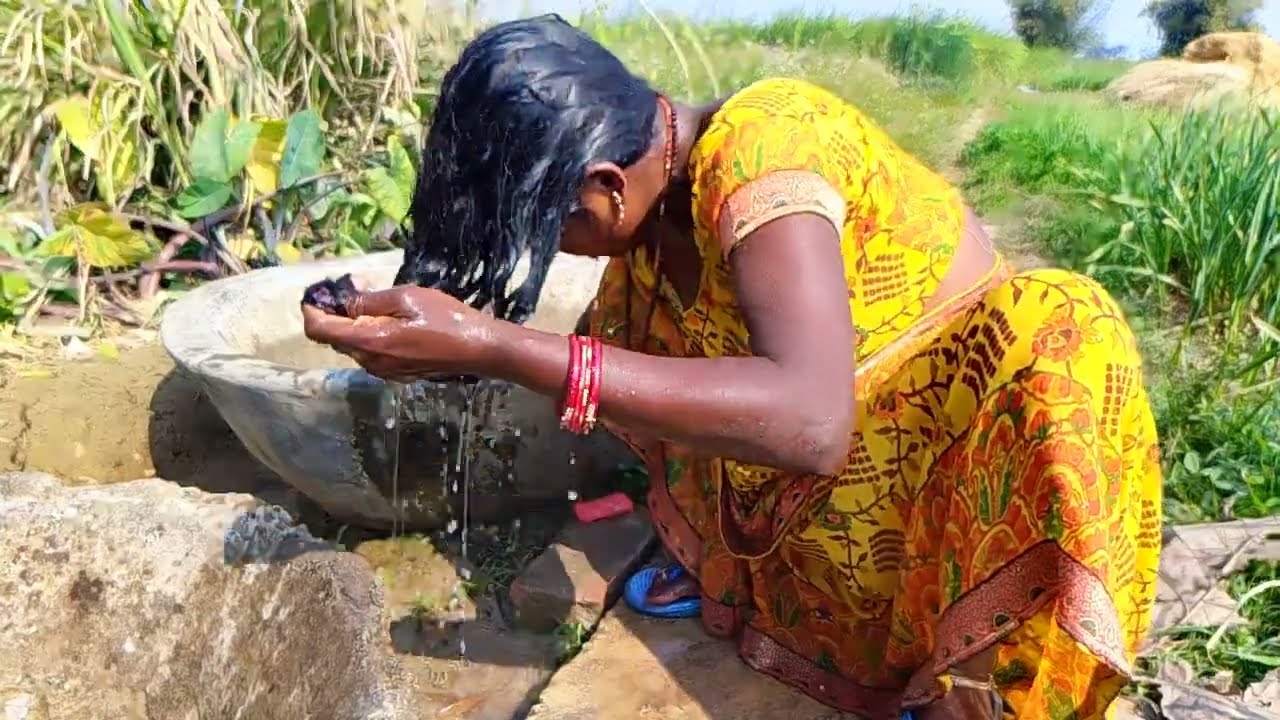 Kali mitti indian women hair washing & smooth hair wash and real voice for women hair washing ||