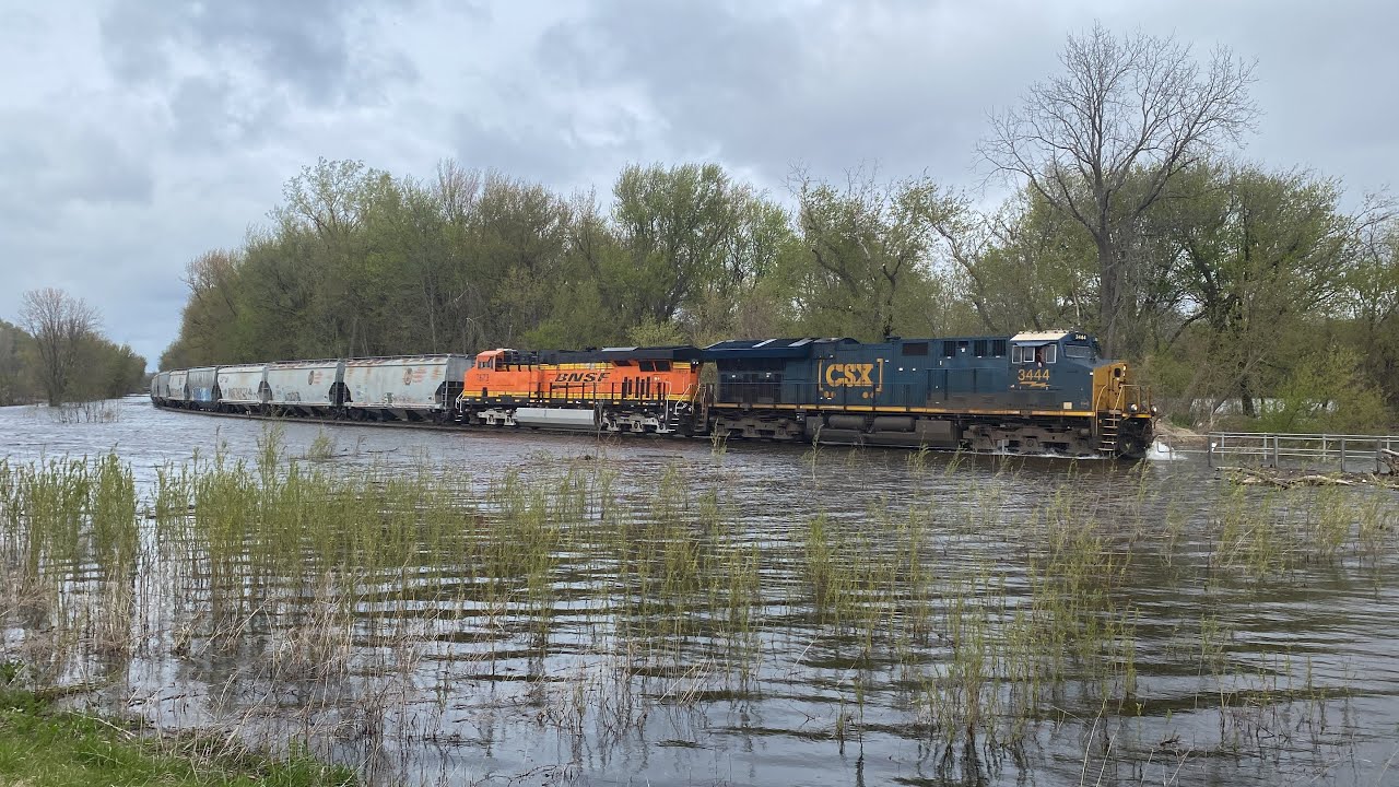 CPKC 374 Rolling Through The Floodwaters.      #steelhighway