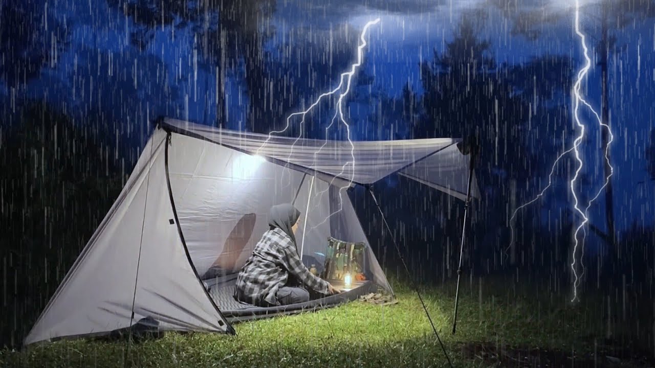 SOLO CAMPING IN HEAVY RAIN AND THUNDER‼️ALONE IN HEAVY RAIN WITH BUSHCRAFT TENT‼️