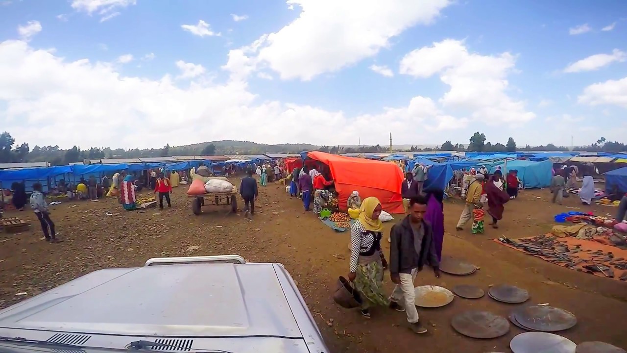 Short drive into Dinsho Tuesday Market