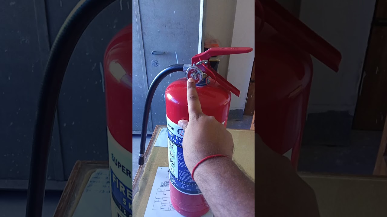 অগ্নি নির্বাপক যন্ত্রের (Fire Extinguisher)  পরিচিত্র এবং ব্যাবহার শিখুন