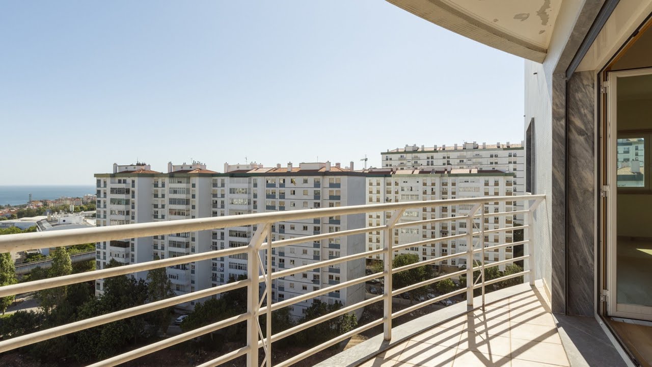 Apartamento T3 Paço de Arcos, varanda, vista mar e garagem