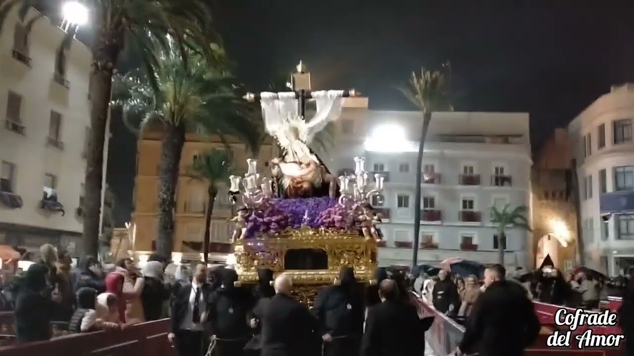 BAJO LA LLUVIA Angustias (Caminito) en Catedral, Miércoles Santo Cádiz 2024