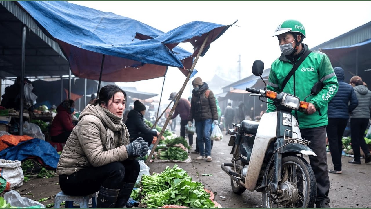 Tỷ Phú Giả Anh Xe Ôm Về Quê Thăm Em Gái, Chết Lặng Khi Thấy Em Phải Đi Bán Rau Nuôi Cả Nhà