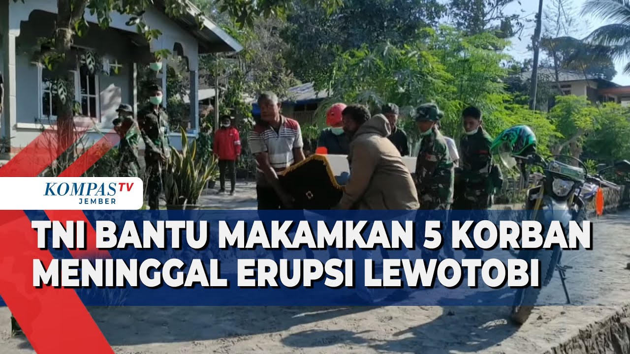 TNI Bantu Pemakaman Massal 5 Korban Meninggal dalam Erupsi Lewotobi Laki-Laki