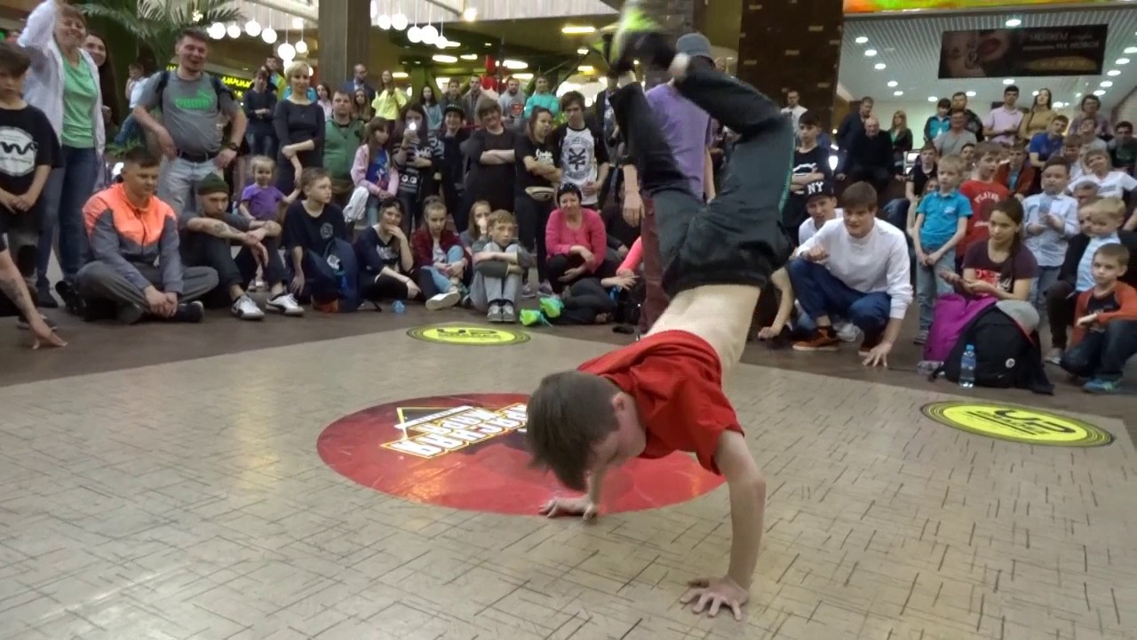 Kid vs Pro Dancer! AWESOME BreakDance Battle! Who Wins?