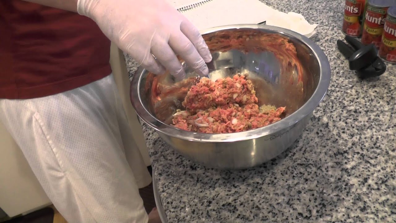 DSP Cooks It: Homemade Italian Sauce - Making the Meatballs