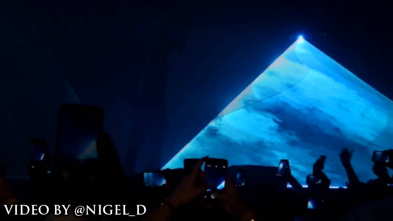 Drake Performs Know Yourself at OVOFestStops F Meek Mill