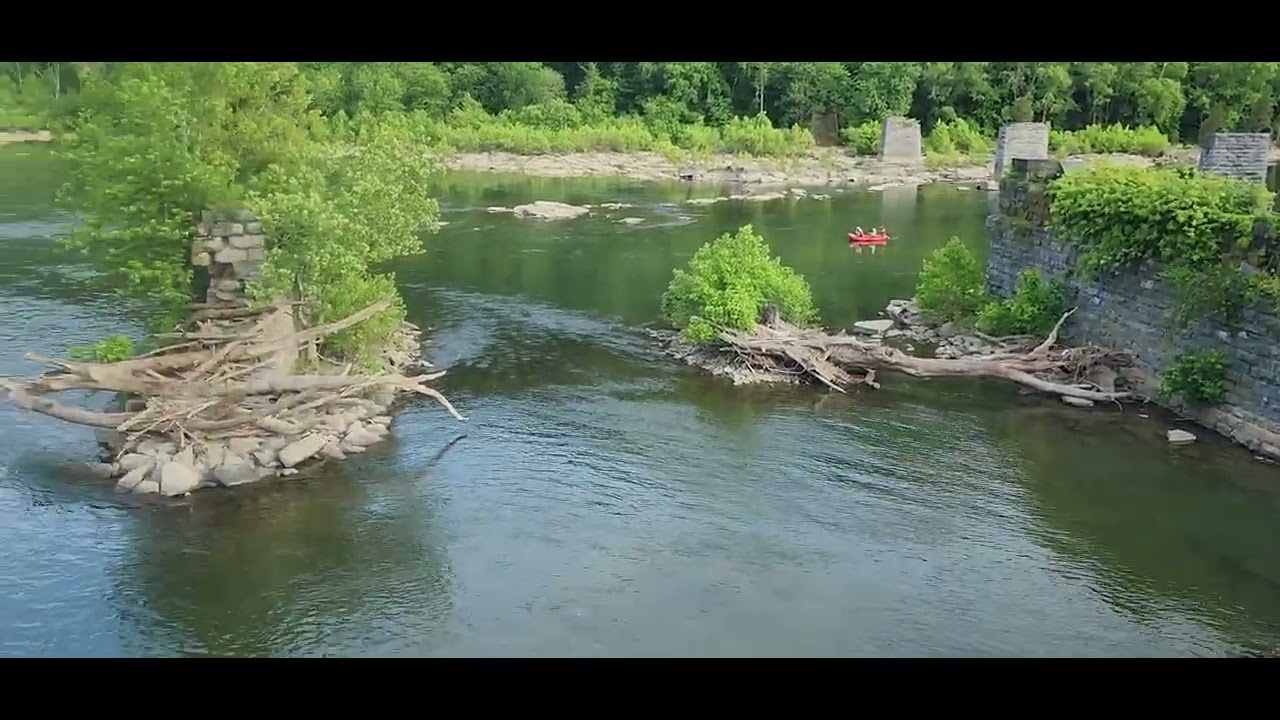 Harpers Ferry, where the Potomac and Shenandoah Rivers meet in West Virginia(హార్పర్స్ ఫెర్రీ)Green1