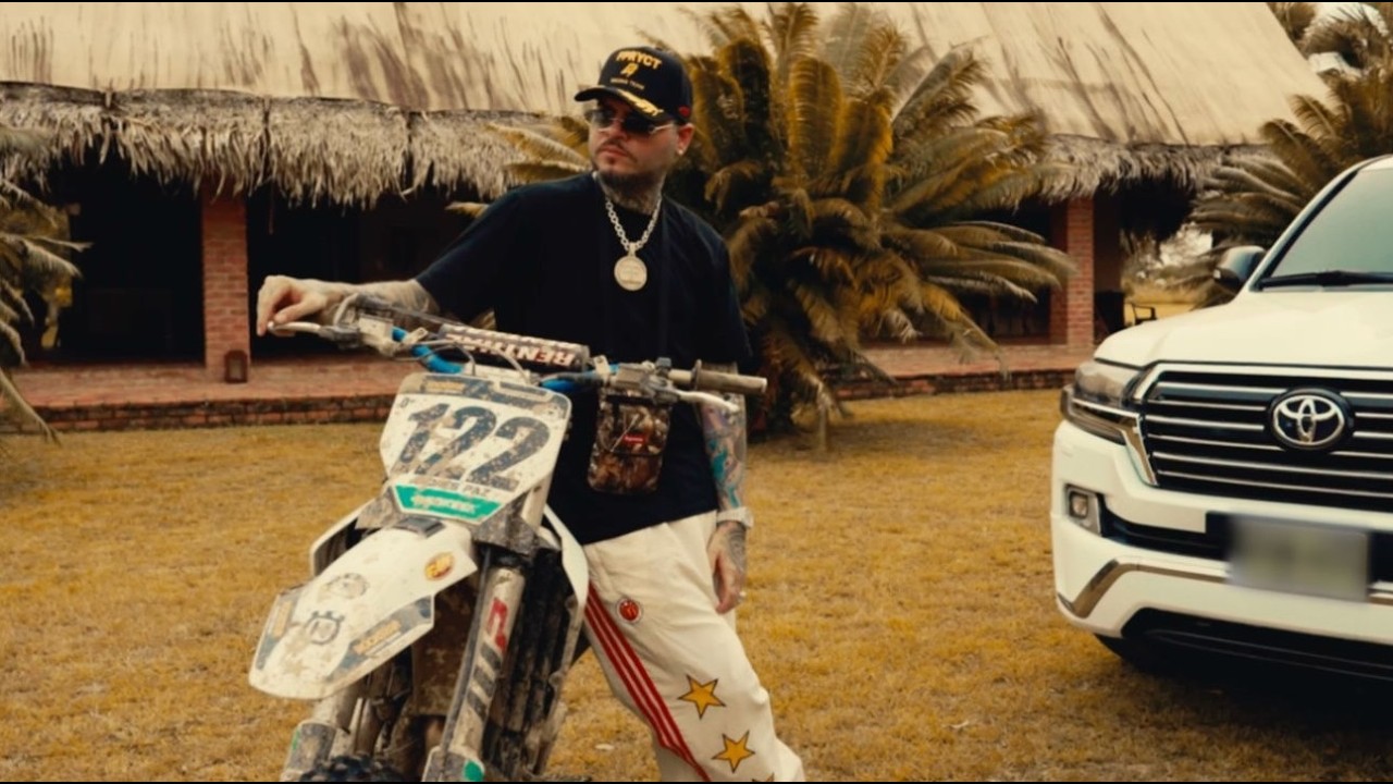 Farruko - FORMAL (Official Music Video)