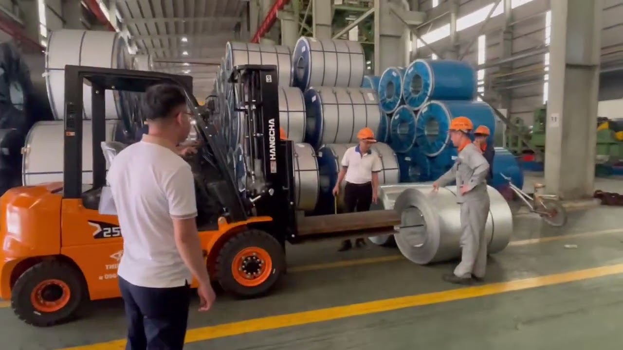 Xe Nâng Dầu 2.5 tấn Hangcha cho Nhà máy tôn thép