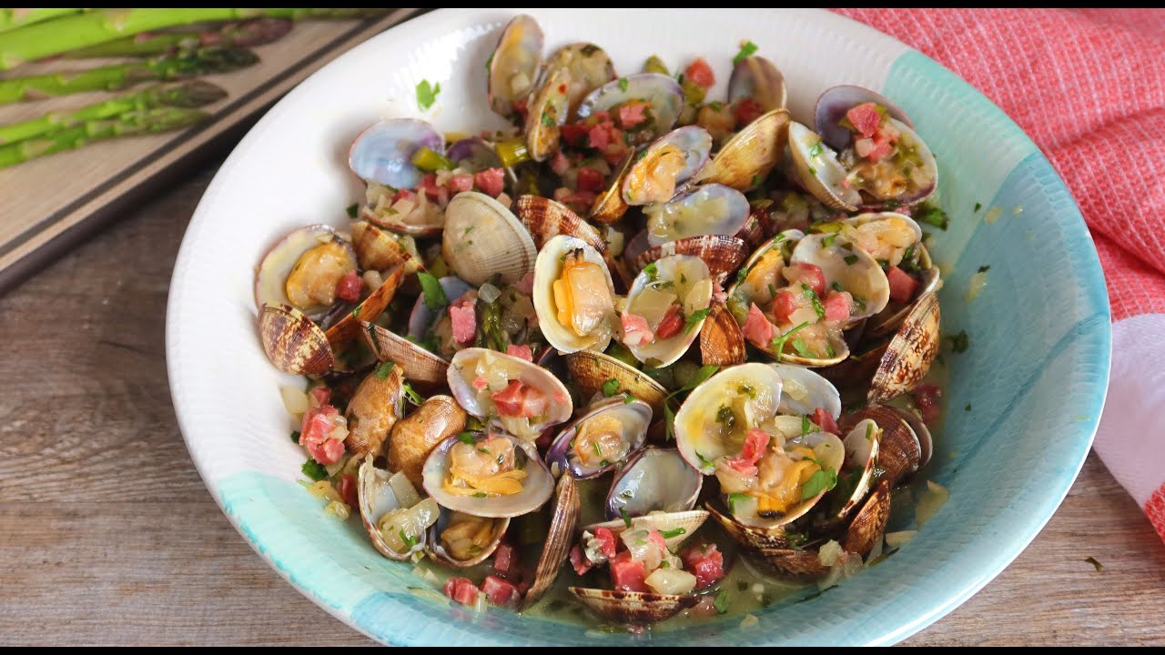 Almejas a la marinera con espárragos y jamón. Riquísimas y muy fáciles