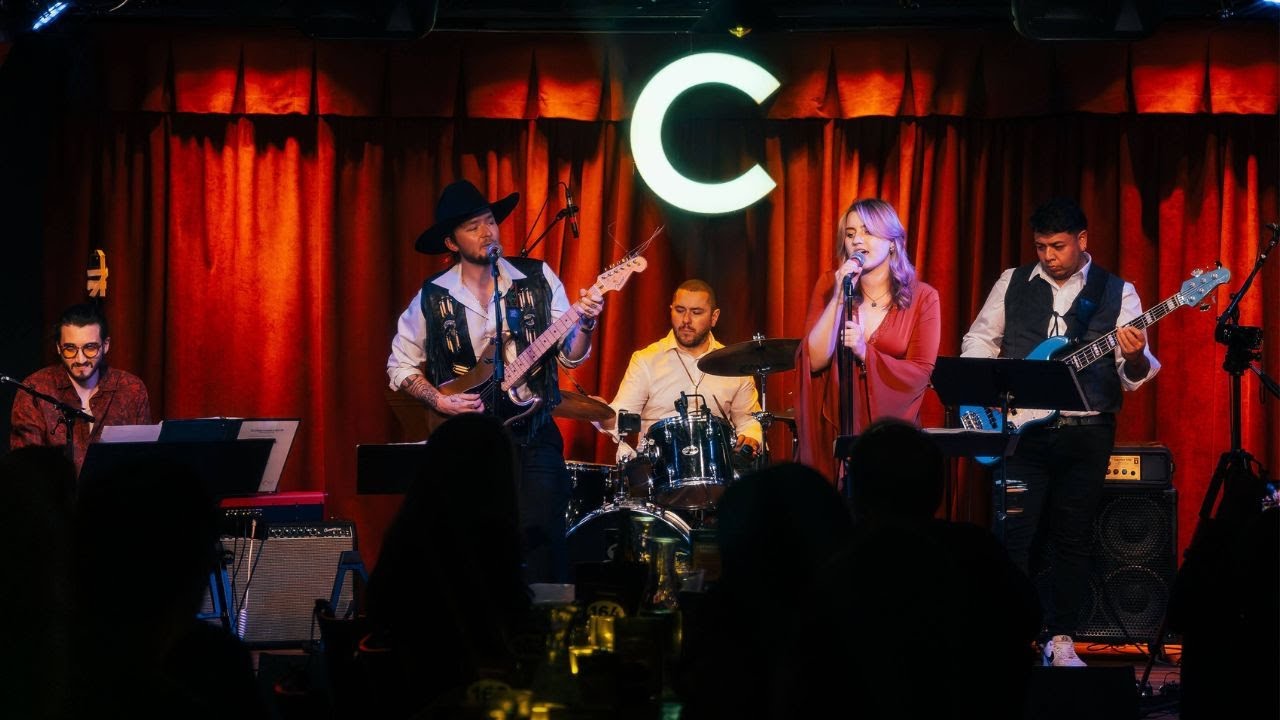 DON'T KNOW WHY - TORI HOLUB | Celebrating The Voices Of Women Live At Crooners 10/12/2025