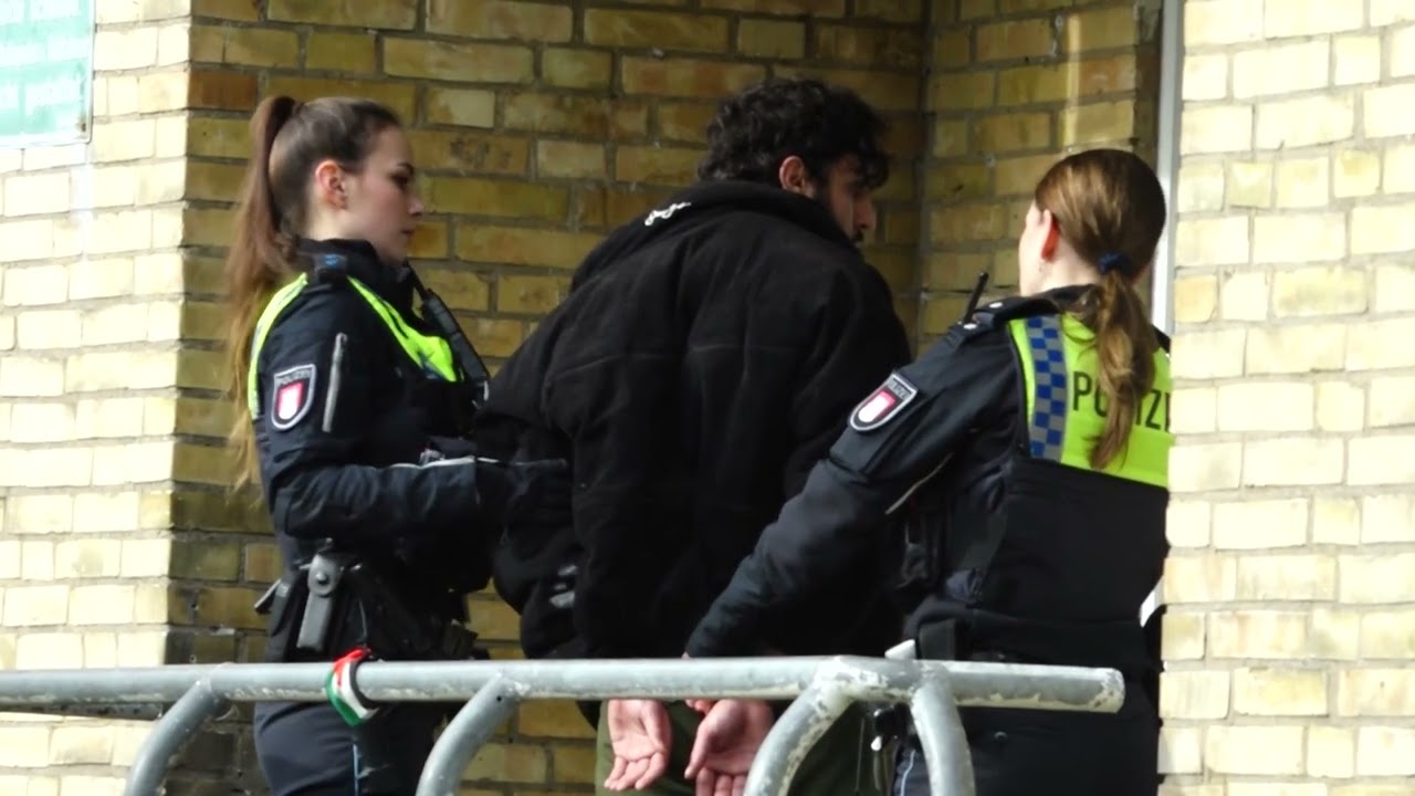 26.02.2024  Schussgeräusche und Fehlalarm - Mehrere Einsätze in Hamburg-Billstedt