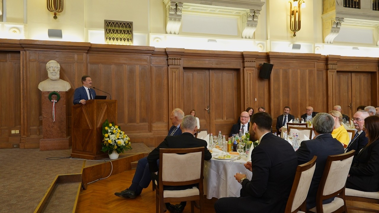 Stabilitás és innováció: jubileumi Gazdasági Évindító a Debreceni Egyetemen