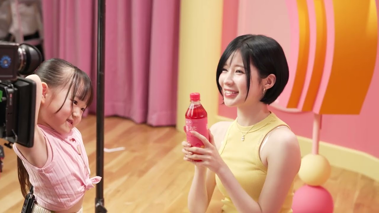 BABYMONSTER アサ出演！サントリーの新商品「美色韓茶」WEBCMのメイキング映像が公開