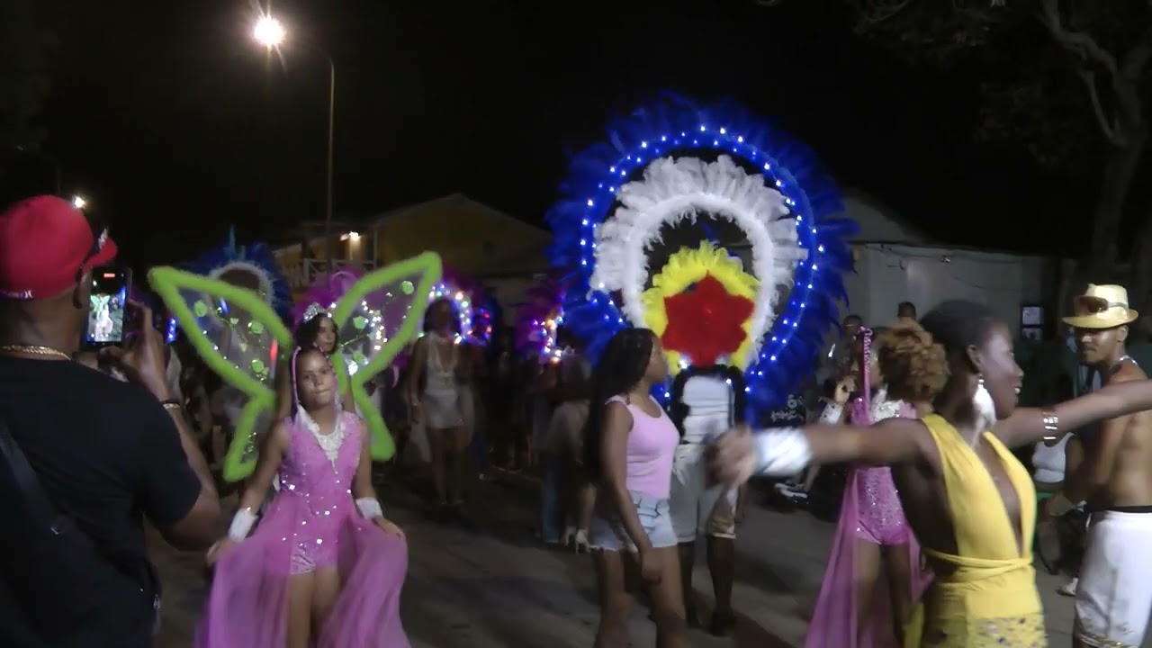 avond Karnavalsoptocht 2025 Bonaire