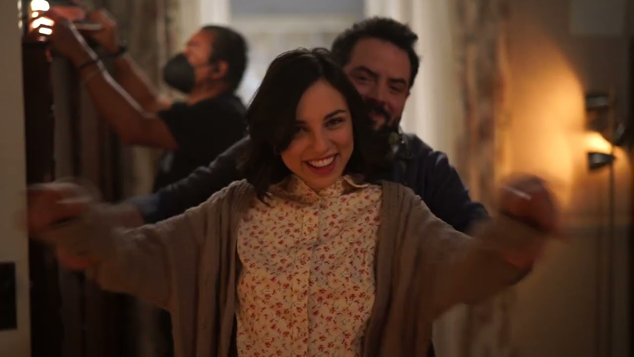 INVENCIBLES - Canción oficial de la película "El Roomie"