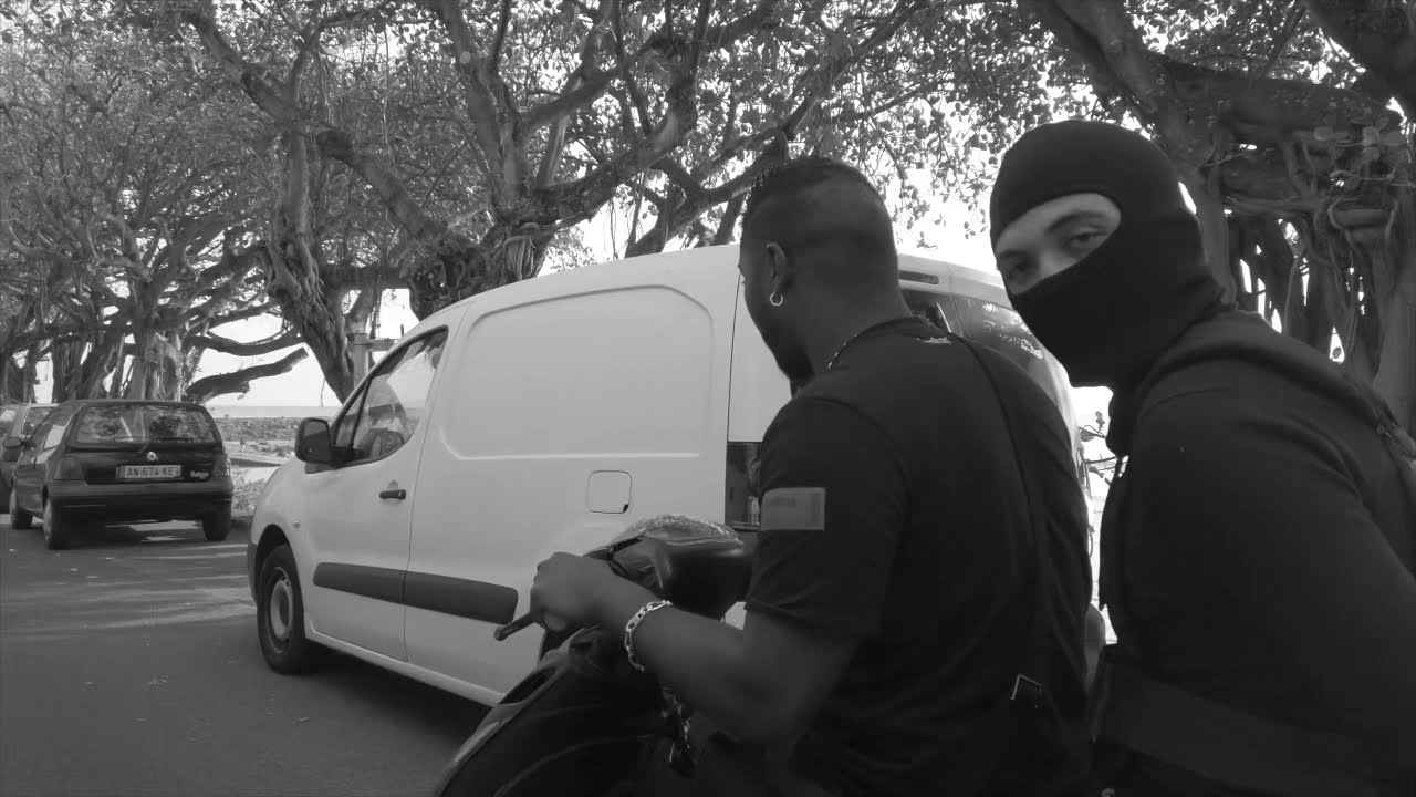 410Gdeyass _ sur un banc (street clip) 2020