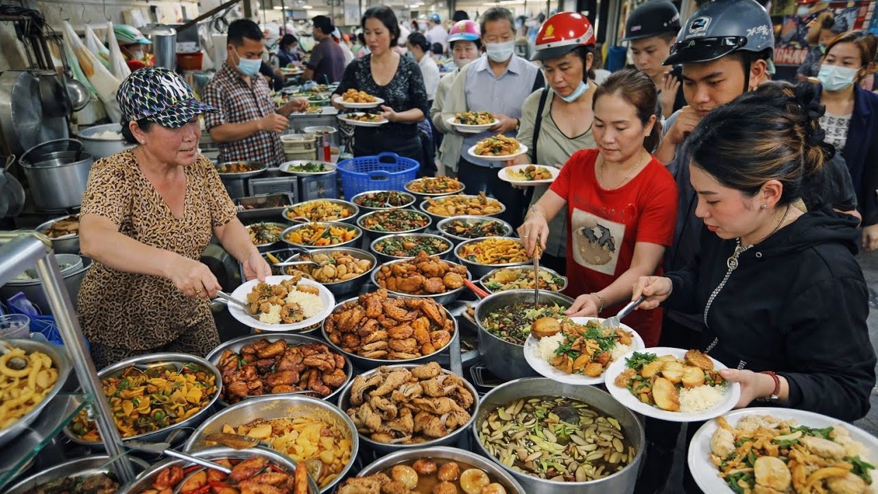 Độc đáo các quán CƠM BÌNH DÂN 30K quá rẻ trong CÁC HẺM NHỎ  nhưng KHÁCH XẾP DÀI tìm ăn ở SÀI GÒN