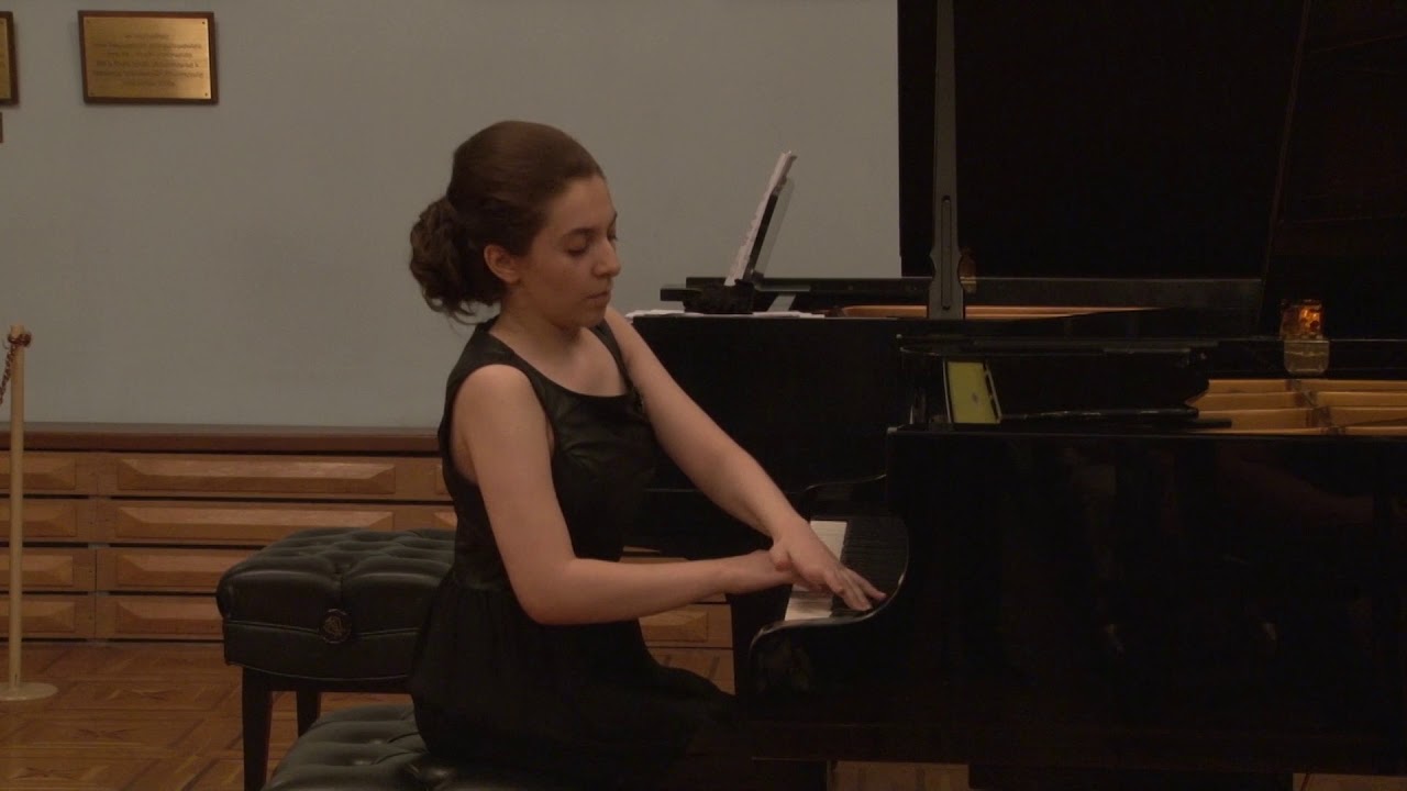 Laura Galstyan plays Komitas 