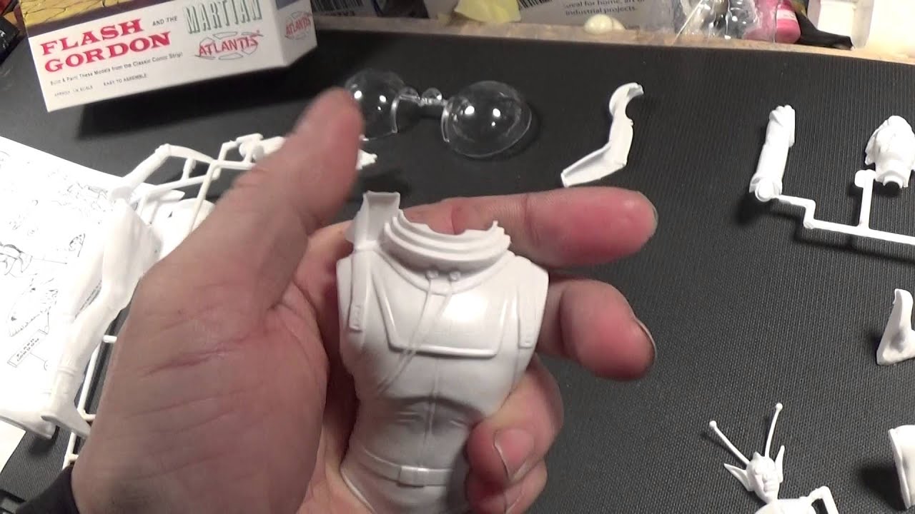 1/8 Atlantis Flash Gordon and the Martian Model kit review