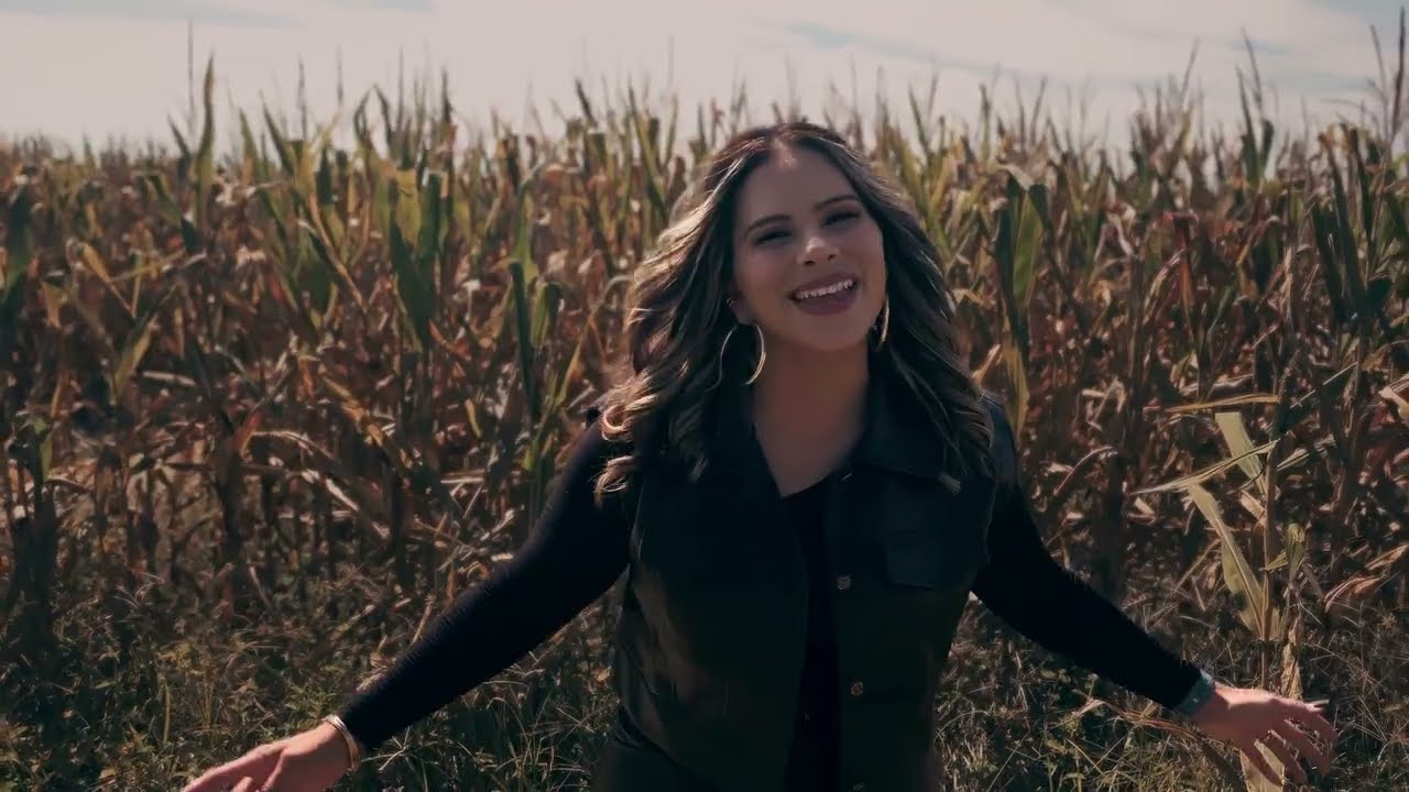 Joannie x Pablo Betancourth - Asi de Simple (Video Oficial)