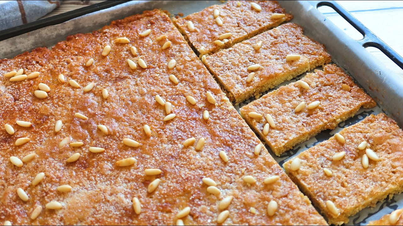 Coca de llardons (chicharrones)
