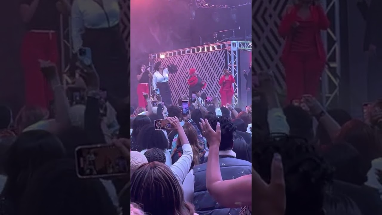 Fantasia sings with her Mother at Woman Thou Art Loosed 2022 - Powerful worship moment!!!