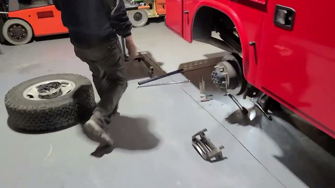 2023 GMC 2500HD rear brake pad and rotor replacement.