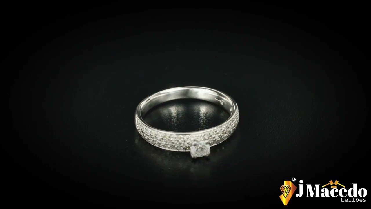 Anel Ouro Branco 18k com diamantes sendo o maior de 15pontos