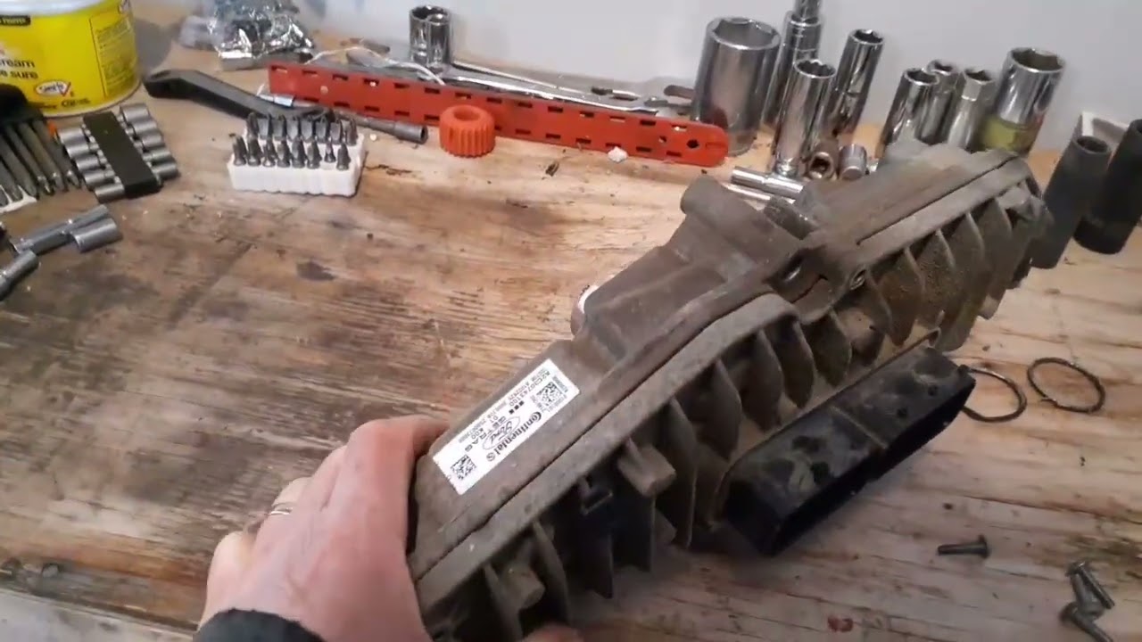 Overhauling a Ford Focus TCM - Part 1: Dismantling the TCM