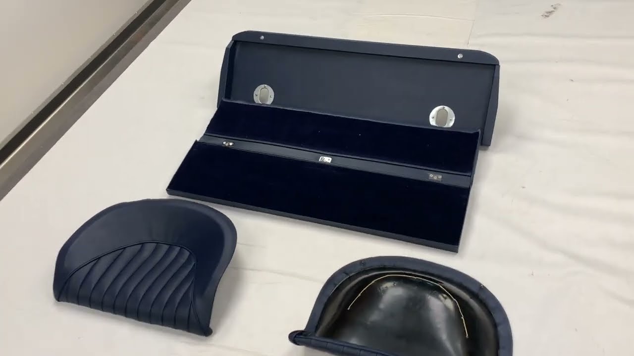 Austin Healey BJ8 - Trimmed Rear Seats (LeatherFaced)