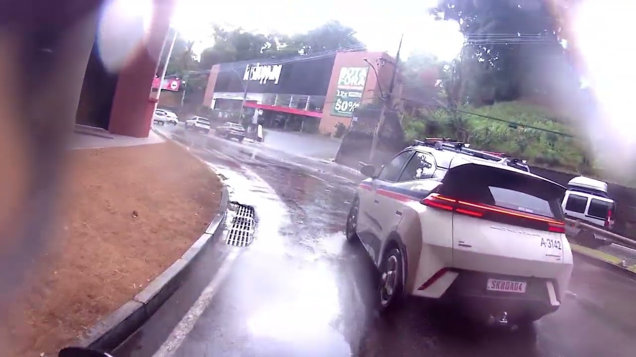 Transito de Salvador, seta? retrovisor? pra quê?