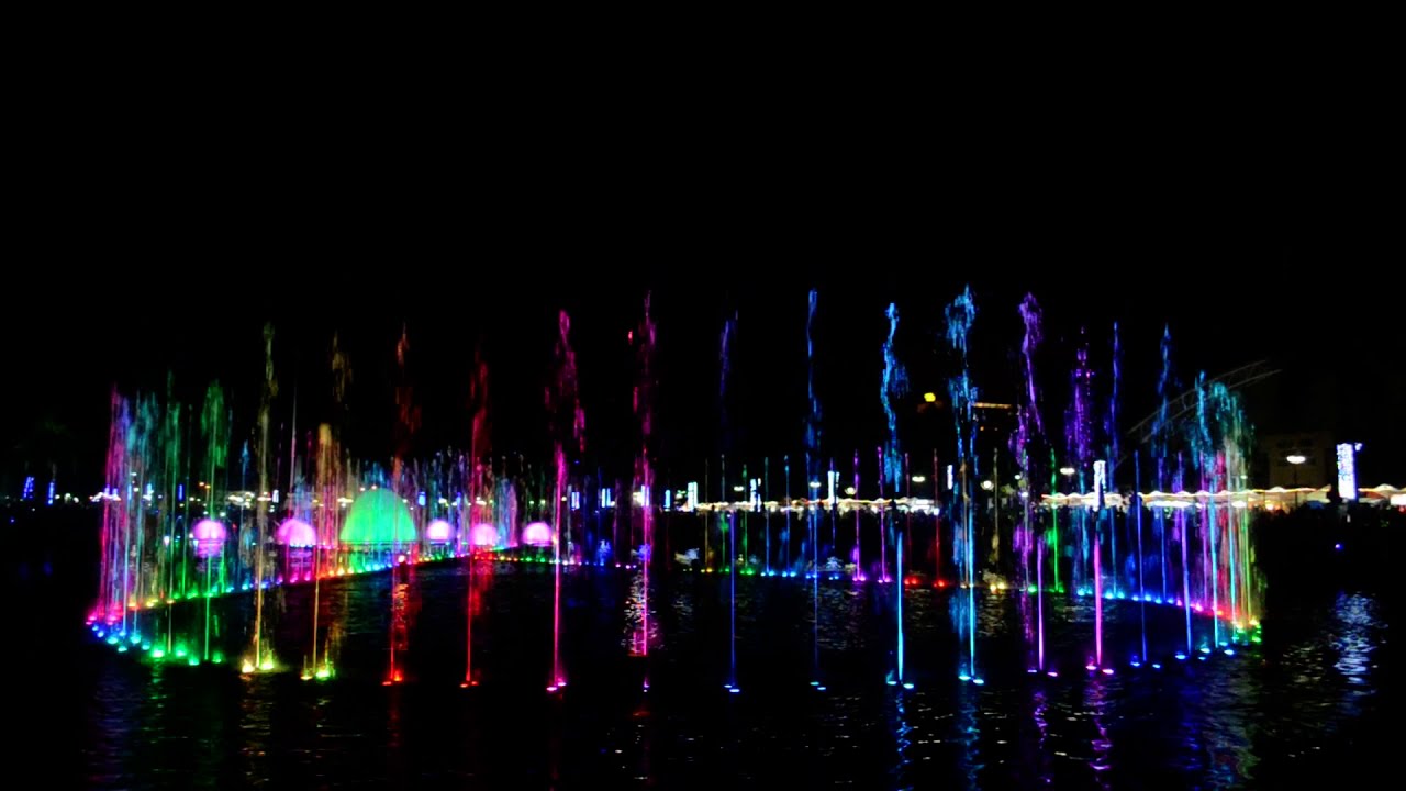 Luneta Dancing Fountain. More fun in the Philippines. (December 24, 2013)