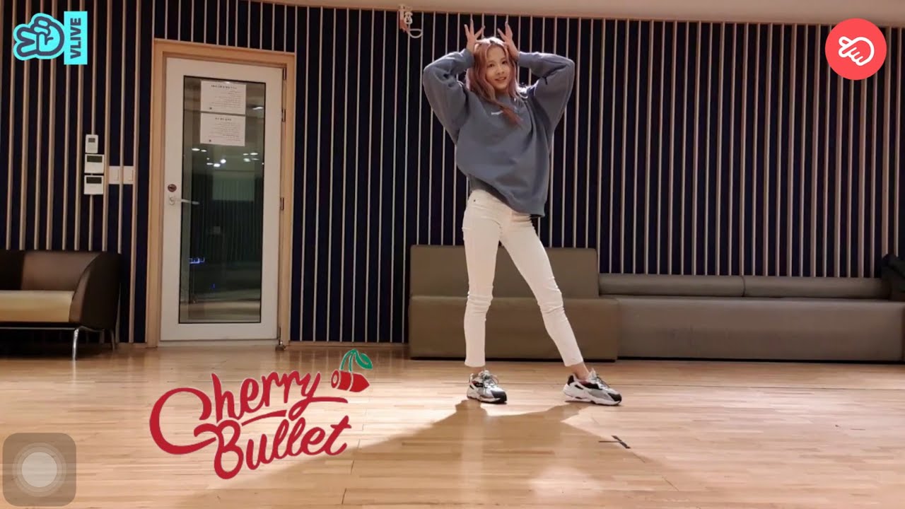 Remi (Cherry Bullet) Dancing to “ICY”