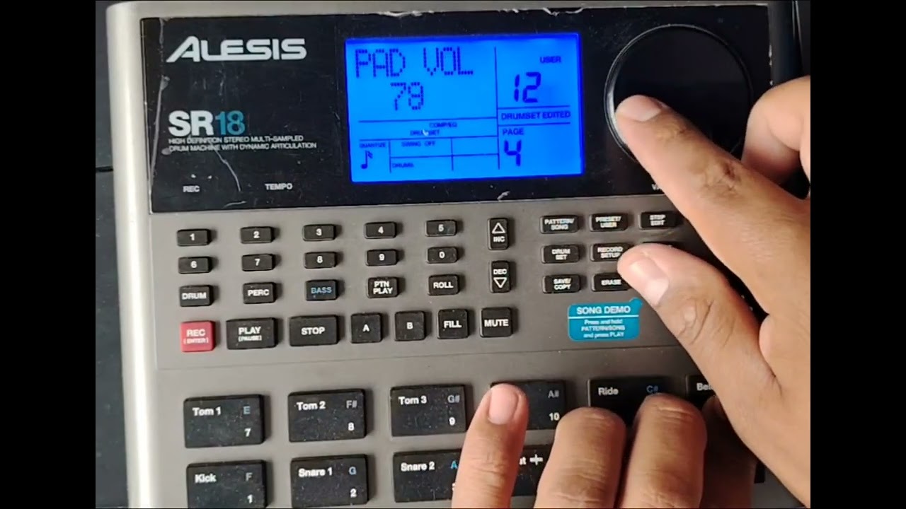 TUTORIAL COMO HACER EL RITMO DE EL INTIRAYMI JUYAYAY EN UNA ALESIS SR18