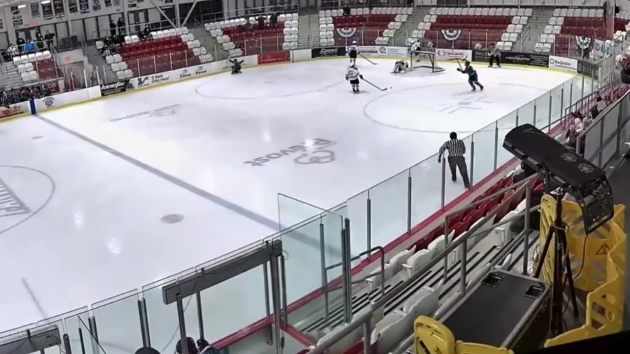 # 19 Antoine Paquette 