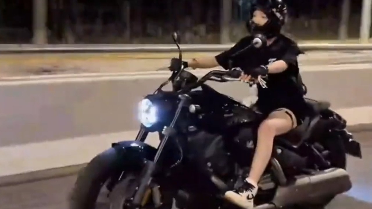 你的机车女孩来了~！#女骑 #机车 #转场