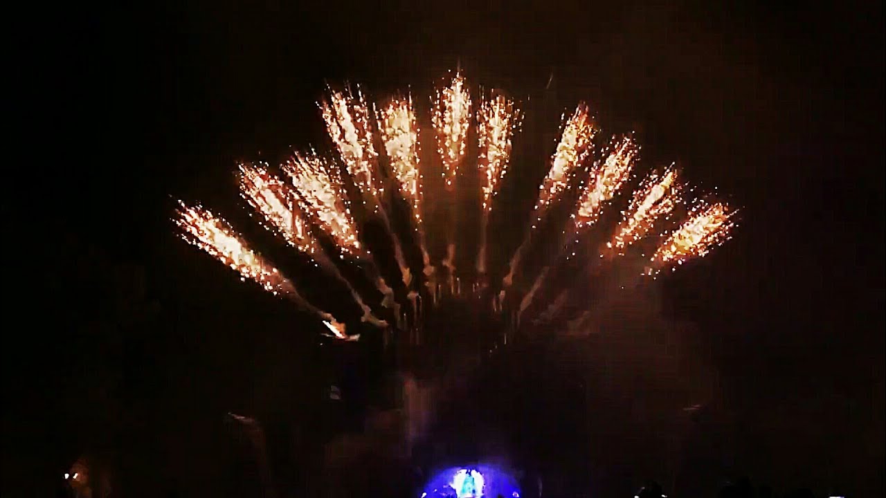 Never Seen Fireworks So Synced To The Beat...!!!!!