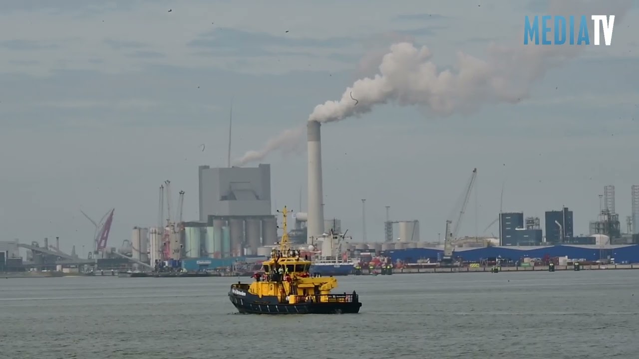 Brits vliegdekschip HMS Prince of Wales bezoekt Rotterdam