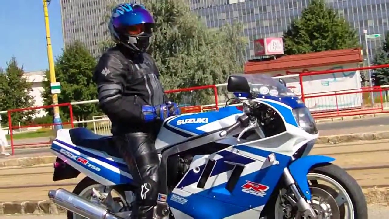 GSX-R 750 1991 on road