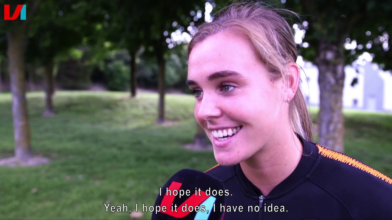 Interview with Jill Roord (and Vivianne Miedema) at WWC 2019 & when they were younger - English Subs