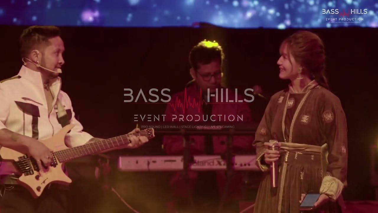 Padma Dolkar Performing with Pawandeep Rajan.