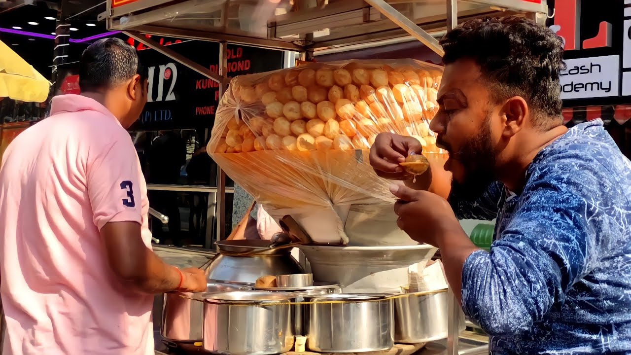 Kolkata's Famous Fuchka ( Panipuri /Golgappa ) Pakodi Fuchka /Churmur - Indian Street Food